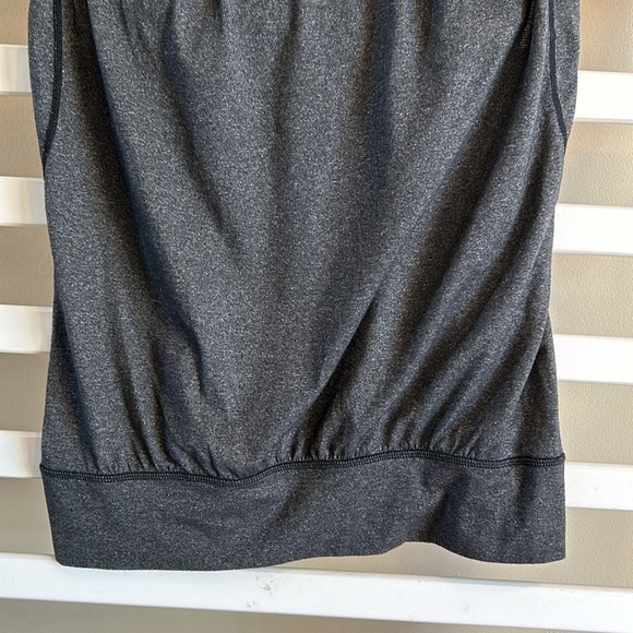 Lululemon NO LIMITS Power Y Zippy Gray Black Tank Top Built-In Bra Size 4 - Picture 3 of 8